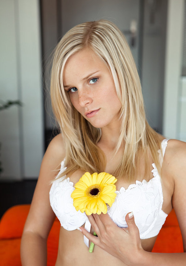 Алёна, 18 лет, 1 размер груди